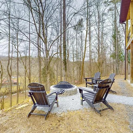 Hothouse Creek Retreat Villa